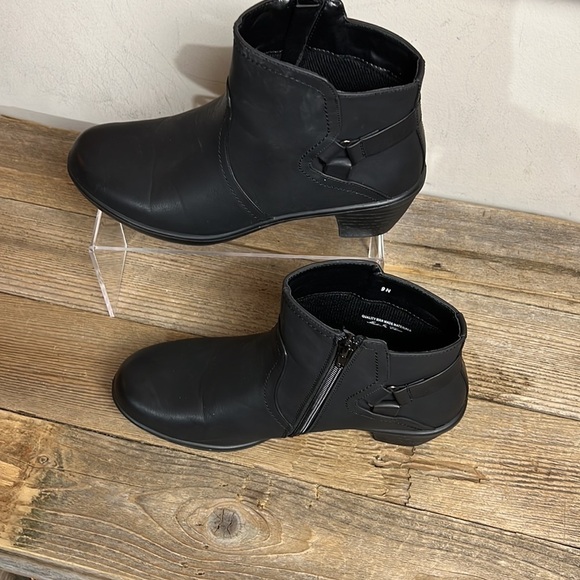 Easy Street Dawnta black ankle boots size 9N EUC. - Picture 4 of 7
